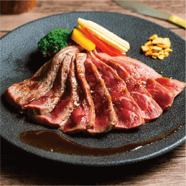 タレのこだわり たっぷりの黒胡椒に甘めに仕上げた自家製のオニオンソース